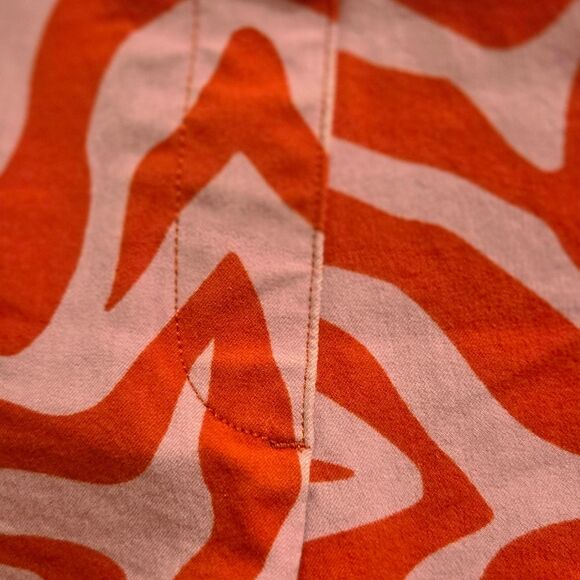 Spanx On The Go 4" Stylish Pink and Red Patterned Women's Shorts, Size S Petite. - Picture 4 of 7